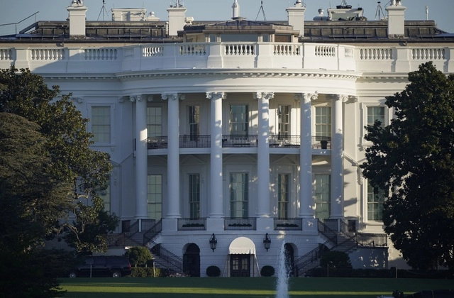 El presidente de Estados Unidos, Donald Trump, "tvo una primera noche tranquila en casa y hoy no reporta ningún síntoma", dijo el doctor Sean Conley. Foto Ap 