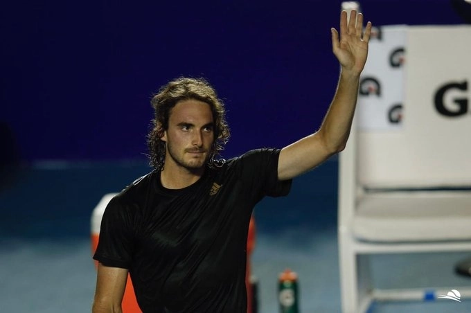 Stefanos Tsitsipas reacciona al término del juego. Foto tomada de la cuenta de Twitter @AbiertoTelcel