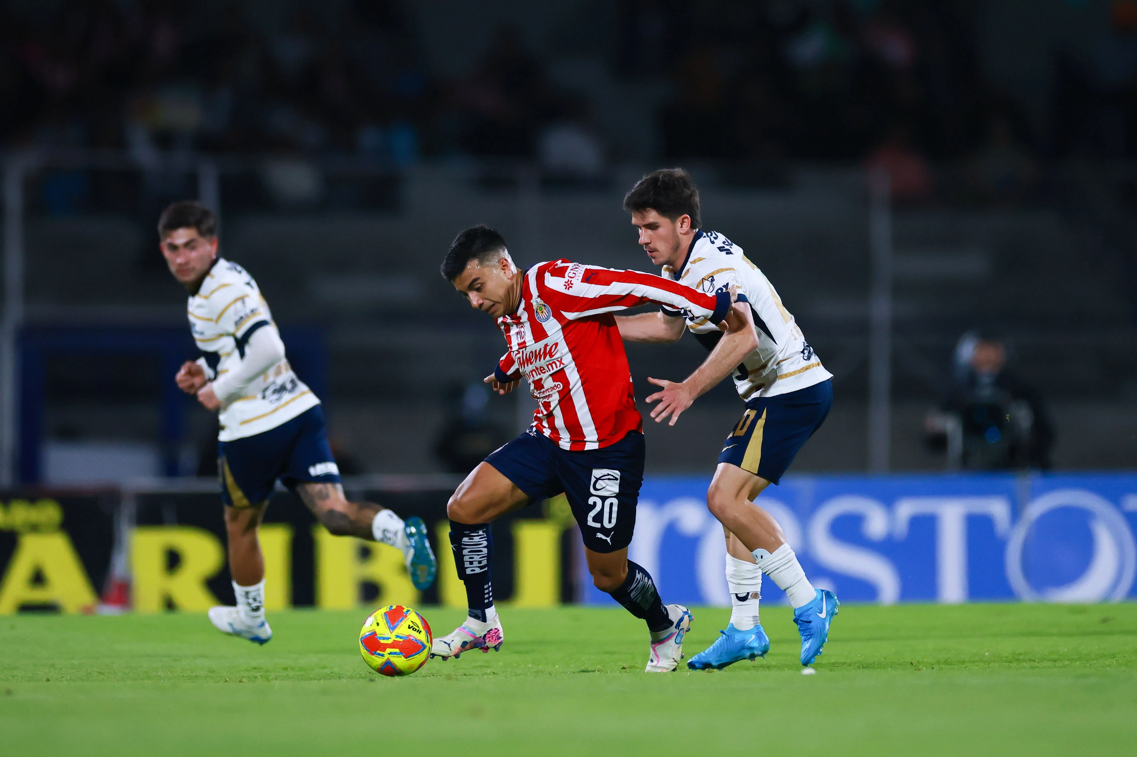 La desafortunada publicación ocurrió durante el partido de Pumas-Chivas. Foto