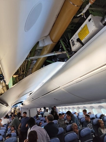 Al menos siete personas resultaron heridas durante un vuelo de Air Europa que provocó un aterrizaje de emergencia en Brasil. Foto Afp 