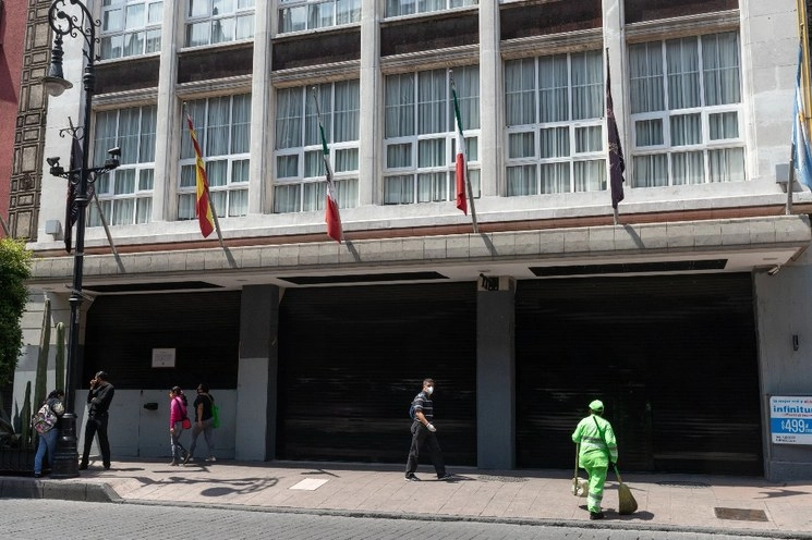 Un hotel cerrado en el Centro Histórico de la Ciudad de México, debido a la pandemia de Covid-19, en imagen del 29 de junio de 2020. Foto Pablo Ramos