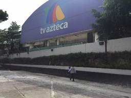Fachada de Tv Azteca en la CDMX. Foto Guillermo Sologuren