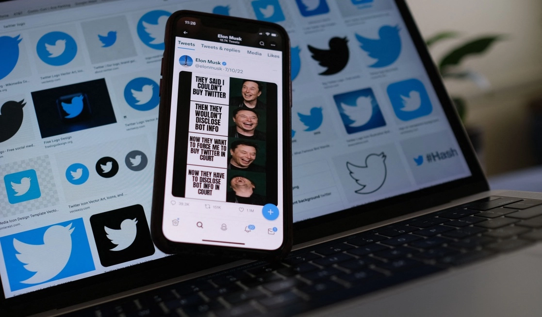 Twitter culpó a las incertidumbres relacionadas a la oferta de 44 mil millones de dólares de Elon Musk para comprar la empresa y al debilitamiento del mercado de la publicidad digital por una sorpresiva caída de los ingresos trimestrales. Foto Afp / Archivo