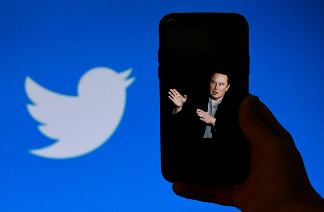 Las demandas por parte de antiguos empleados se producen después que Twitter despidió a casi la mitad de su plantilla en el mes de noviembre. Foto Afp