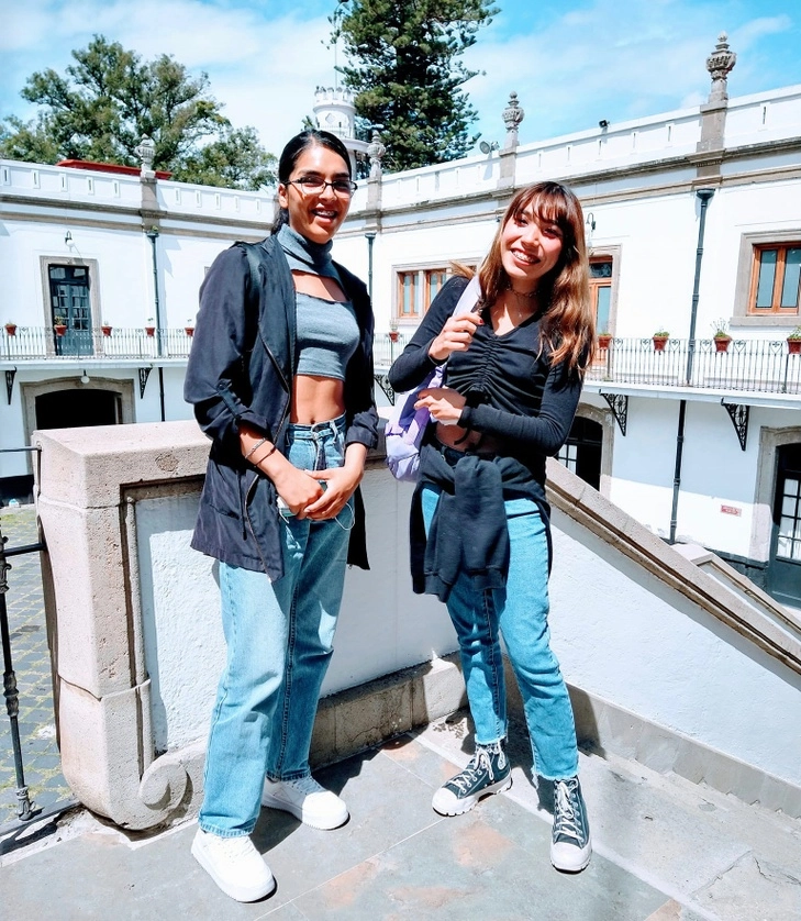 Estudiantes de la Universidad  Autónoma de Chapingo realizan trámites escolares para acreditar su nueva identidad de género. Foto La Jornada