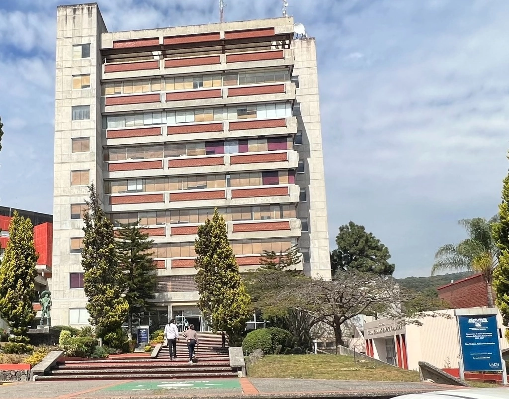La Universidad Autónoma del Estado de Morelos incumplió en el pago de aguinaldo a los más de 6 mil trabajadores académicos y administrativos. Foto La Jornada
