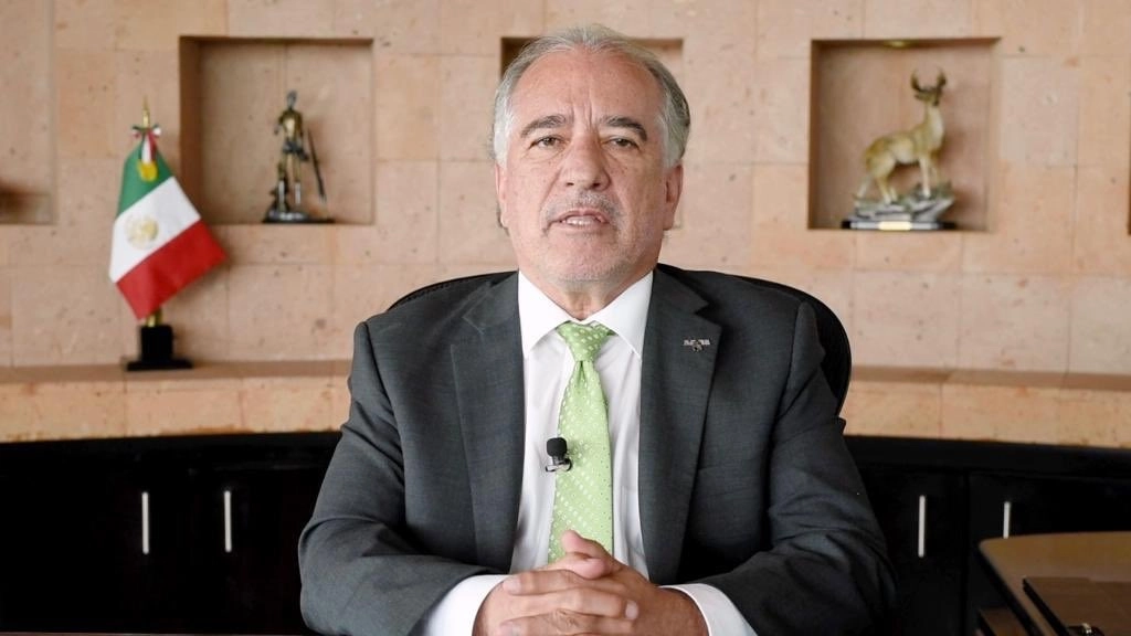 El rector de la Universidad Autónoma del Estado de Morelos, Gustavo Urquiza Beltrán, ofreció una disculpa pública a las víctimas que han denunciado violencia de género, hostigamiento, acoso y abuso sexual, en la sesión extraordinaria del consejo universitario que se celebró ayer. Foto tomada del Twitter de @FCQIuaem / Archivo

