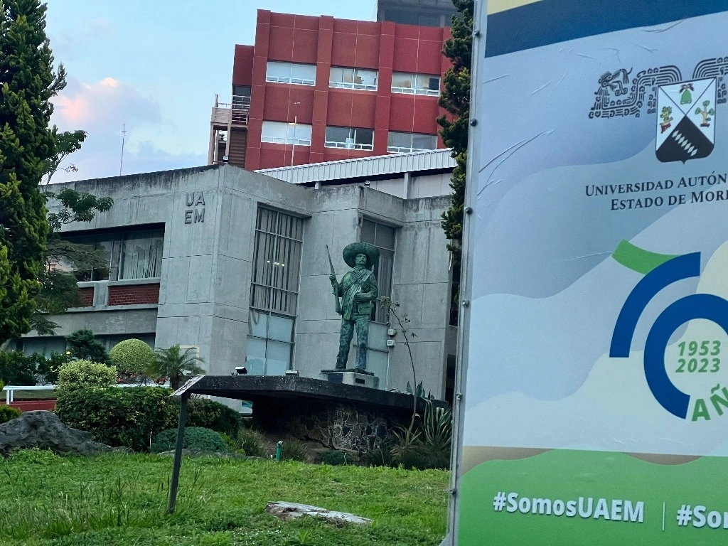 La Universidad Autónoma del Estado de Morelos hasta este viernes comenzó a pagar dos terceras partes del aguinaldo para los más de 5 mil trabajadores de la máxima casa de estudios de Morelos. Rubicela Morelos Cruz