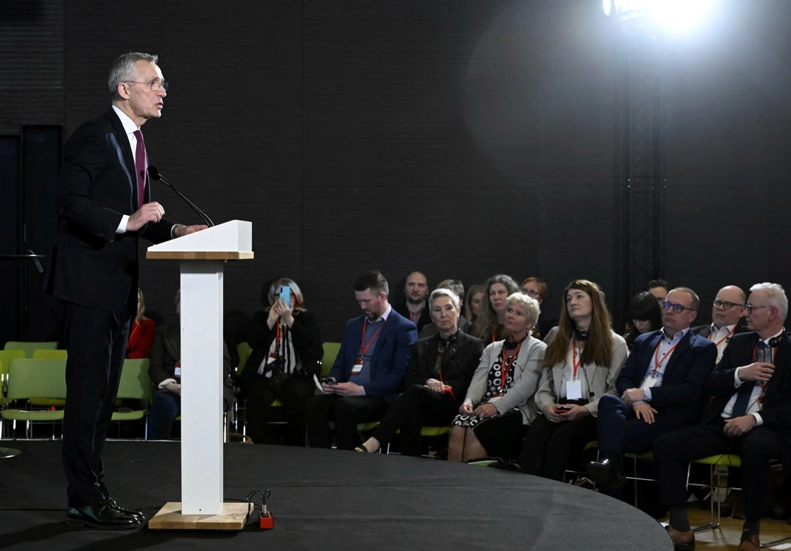 "Los países de la OTAN están de acuerdo en que Ucrania se convierta en miembro de la alianza, pero es una perspectiva a largo plazo", afirmó Jens Stoltenberg durante una visita a Finlandia. Foto Ap 