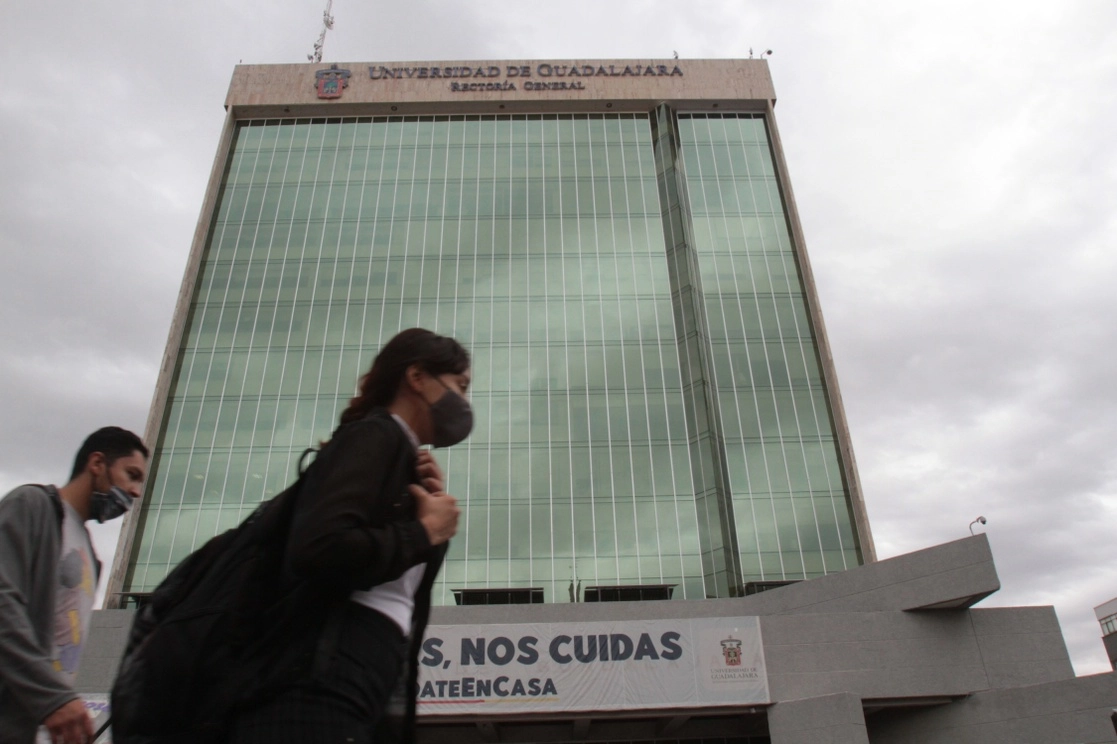 La Universidad de Guadalajara informó que los aspirantes a licenciatura serán seleccionados a partir de su promedio de bachillerato. Foto Arturo Campos Cedillo / Archivo