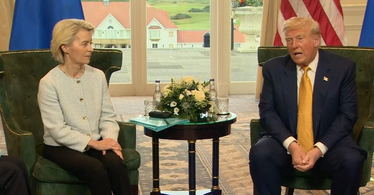 El presidente de Estados Unidos, Donald Trump, y la presidenta de la Comisión Europea, Ursula von der Leyen, alcanzaron ayer un acuerdo aduanero en esta ciudad de Escocia, mediante el cual las importaciones de la Unión Europea (UE) serán gravadas con 15 por ciento.