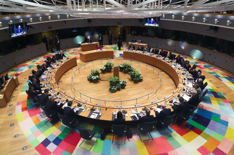 Líderes de la Unión Europea se reúnen, por segundo día, para acordar su primer presupuesto común sin el Reino Unido. Foto Yves Herman / Pool / Afp