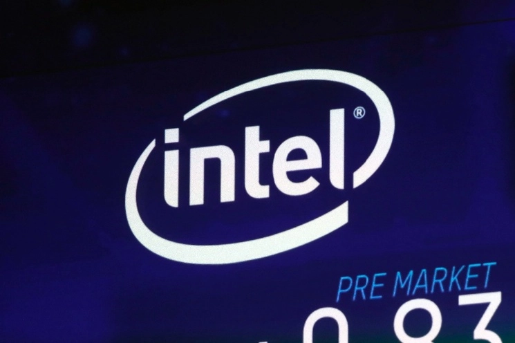 La Unión Europea impuso una multa de 376 millones de euros (400 millones de dólares) al fabricante estadunidense de chips Intel por abusar de su posición dominante, un monto inferior a una sanción previa anulada por la justicia. La imagen, de 2018. Foto Ap