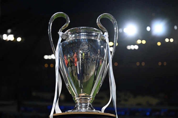 El trofeo de la Liga de Campeones UEFA se exhibe antes del partido del Grupo G entre el Manchester City y el FC Crvena Zvezda en el estadio Etihad de Manchester, Inglaterra, el 19 de septiembre de 2023. Foto Afp