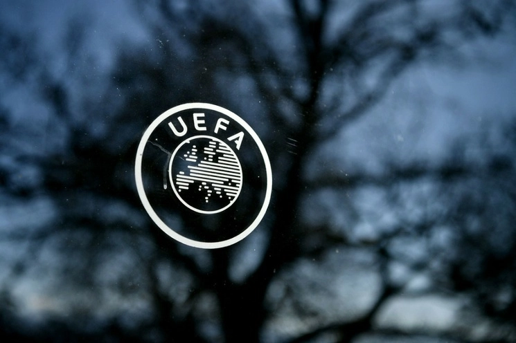 La UEFA decidió reintegrar en sus competiciones a los equipos rusos de futbol de menos de 17 años, masculinos y femeninos, manteniendo la exclusión de los equipos mayores, debido a la invasión rusa en Ucrania. Foto Afp / Archivo