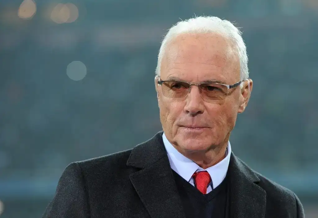 Franz Beckenbauer, capitán y entrenador de la selección alemana campeona del mundo, será homenajeado por la UEFA en la ceremonia de apertura de la Eurocopa que se celebrará en el estadio de Múnich. Foto Afp / Archivo