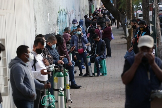 La emergencia sanitaria por Covid-19 aumentó la demanda de oxígeno medicina y con ello las extorsiones. Foto Roberto García
