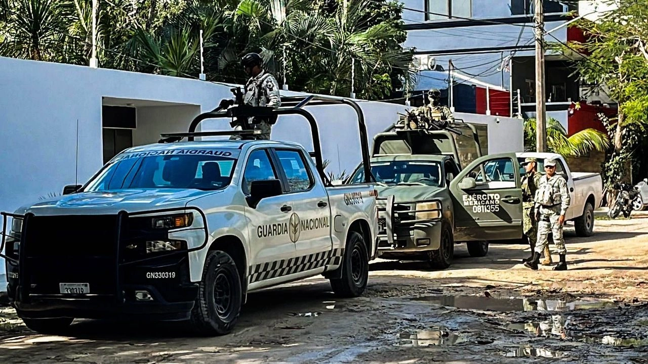 Información extra oficial indica que el menor lesionado es hijo del policía, hoy occiso, quien lo llevaba de la mano a la escuela, cuando fue interceptado por la mujer, quien quien le disparó en reiteradas ocasiones, lesionando también al menor. Foto 