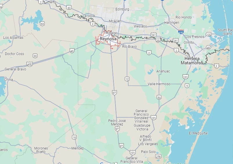 Un agente de la Guardia Estatal de Tamaulipas murió y otros dos resultaron heridos tras ser emboscados por hombres armados sobre el Libramiento Sur Dos, a la altura de la colonia Pirámides, en Reynosa. Imagen tomada de https://www.google.com.mx/maps/
