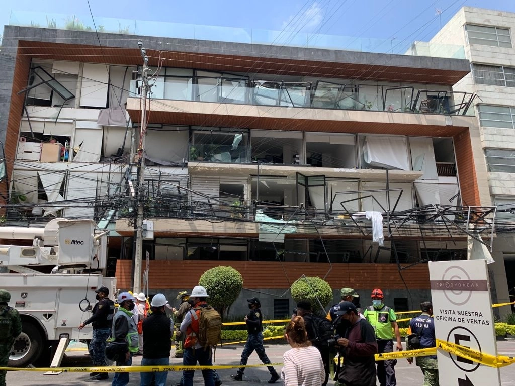 A raíz de las indagatorias por el estallido de un tanque de gas en un edificio en la colonia Acacias, la fiscalía detectó que varios departamentos están a nombre de ex funcionarios de Benito Juárez. Foto Alfredo Domínguez / Archivo