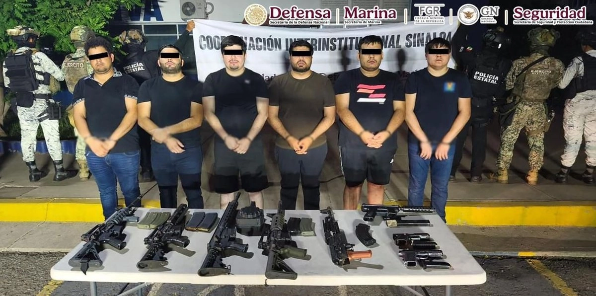 Además de los seis detenidos, la autoridad federal aseguraó cinco armas largas, una subametralladora, dos armas cortas, 12 cargadores, 150 cartuchos útiles de diferentes calibres y tres vehículos.
