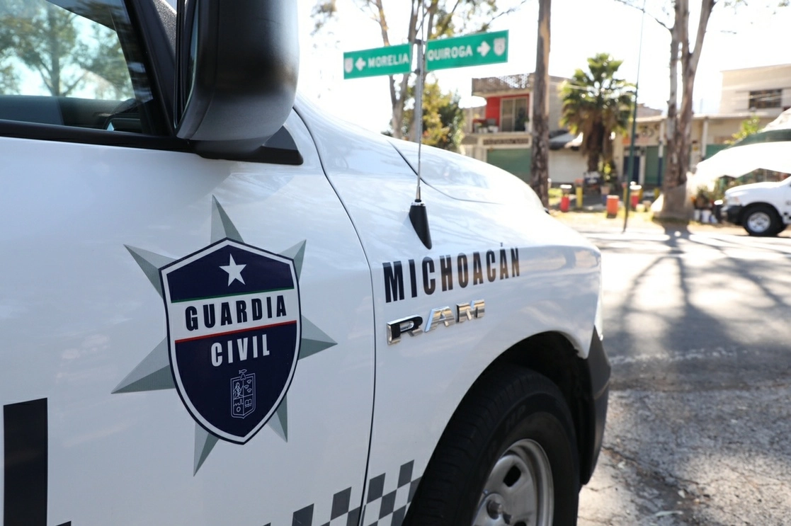 Elementos de la policía de Michoacán confirmaron el deceso de tres personas dentro del inmueble usado como palenque clandestino en Jungapeo. Foto Tomada del Twitter @SSeguridad_Mich / Archivo