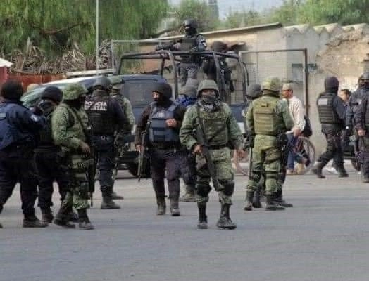 La Procuraduría General de Justicia de Hidalgo confirmó que el fallecido es uno de los civiles armados que disparó contra policías estatales. Foto tomada de Twitter.