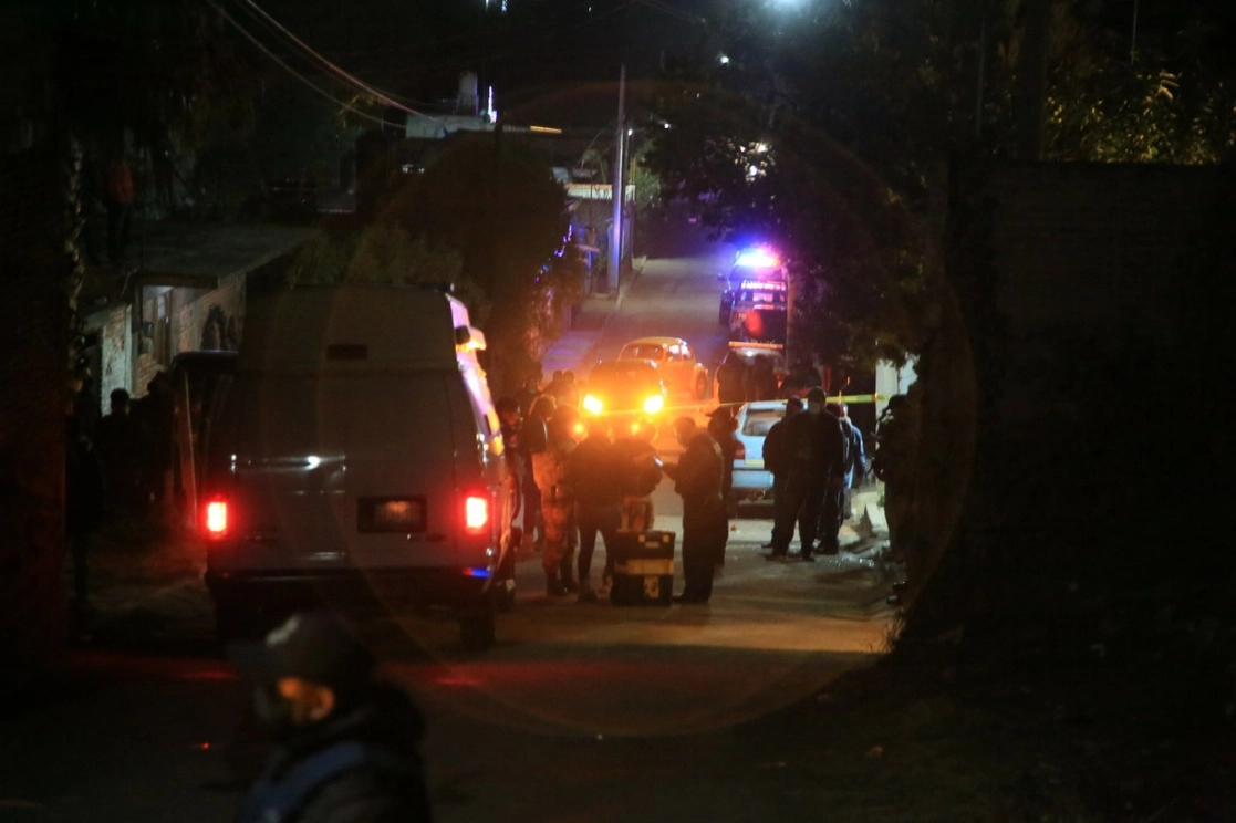 Una mujer de 19 años de edad fallecida y ocho personas más lesionadas fue el saldo que dejó la explosión de un polvorín en Santa María Zacatepec, Puebla. Foto Patricia Méndez
