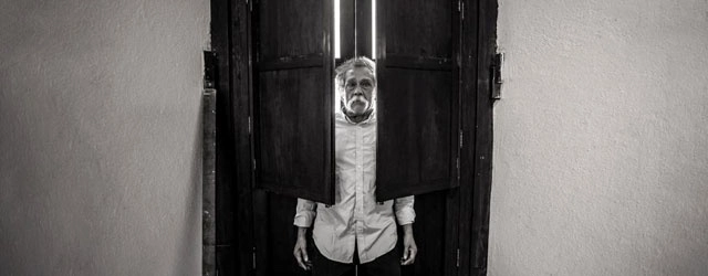 A dos años de la muerte del entrañable artista juchiteco, el cineasta Gabriel Santander presentó el documental en el 19 Festival Internacional del Cine de Morelia, en el que hace un recuento histórico de sus aportaciones como activista social, ser humano, amigo y uno de los creadores excepcionales a escala mundial. Fotograma del documental