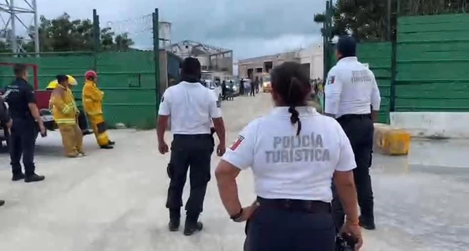 El empleado, de 53 años de edad, recibió el impacto directo de la estructura sobre la cabeza, tras lo cual falleció en el lugar del accidente. Foto tomada de X.