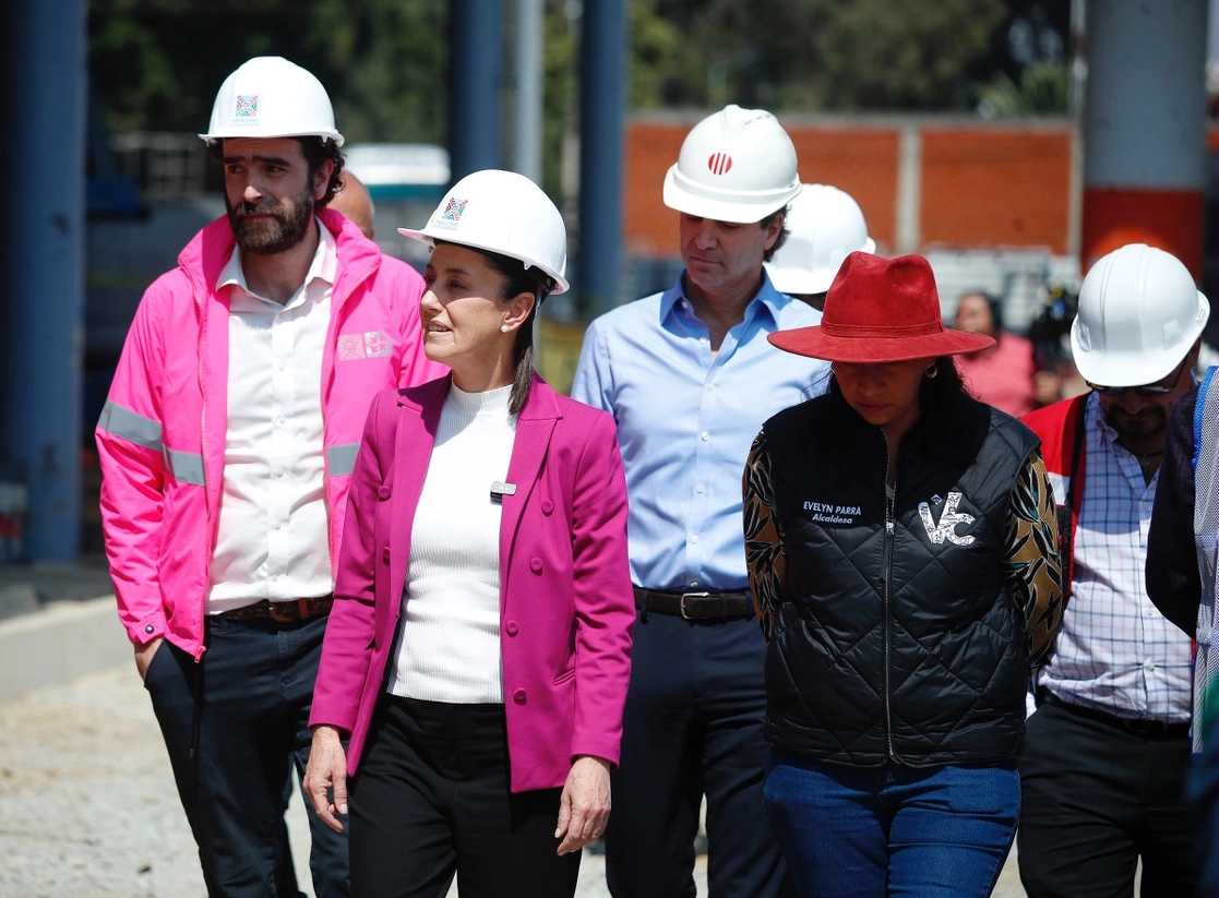 La jefa de Gobierno, Claudia Sheinbaum, acompañada de la alcaldesa de Venustiano Carranza, Evelyn Parra, y los secretarios de Movilidad, Andrés Lajous, y de Desarrollo Urbano y Vivienda, Carlos Alberto Ulloa, supervisó los trabajos de modernización del Centro de Transferencia Modal (Cetram) San Lázaro. Foto Cristina Rodríguez




