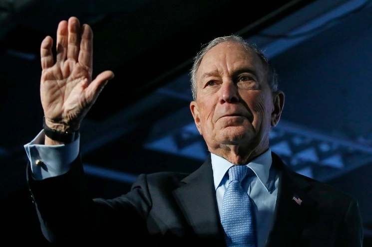 Mike Bloomberg es el principal contrincante de Bernie Sanders. Foto Ap