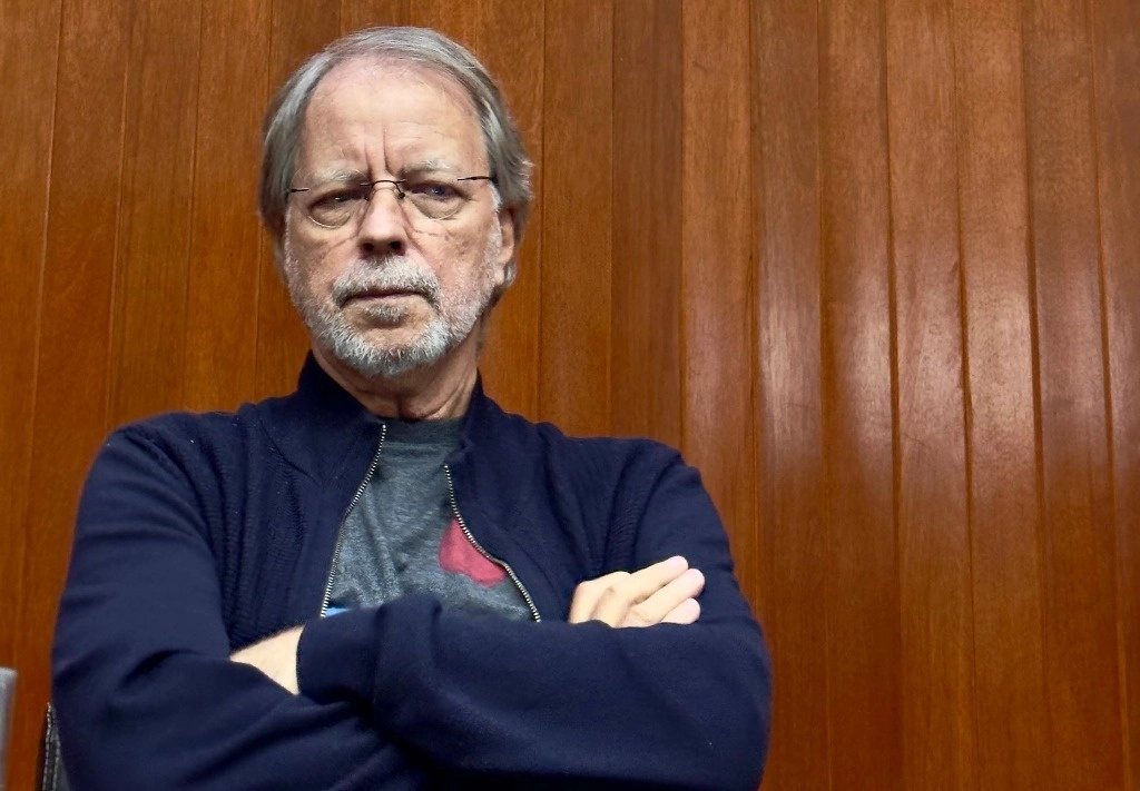 El escritor mozambiqueño, Mia Couto en el conversatorio en la UNAM. Foto Roberto García Ortiz