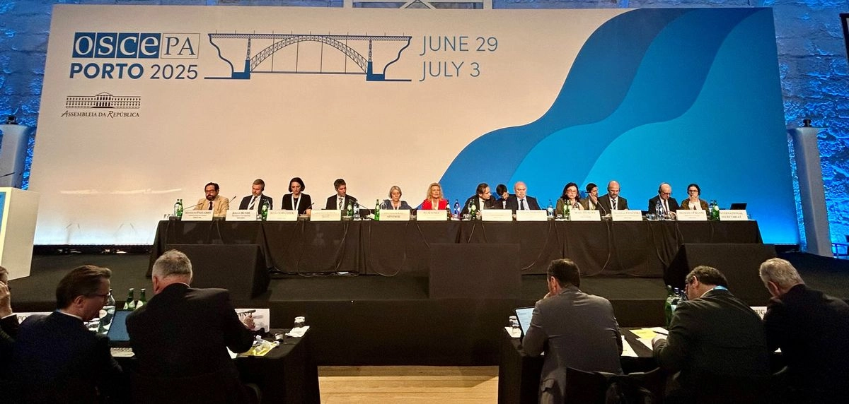 Sesión de la OSCE en Oporto, Portugal. Foto