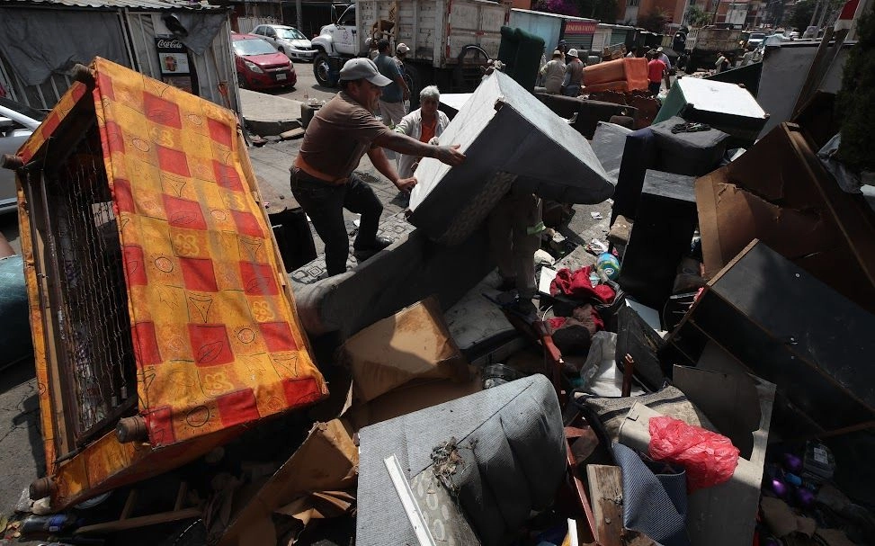Según el PNUD, 31 por ciento de los latinoamericanos son económicamente vulnerables y no disponen de recursos para planear mejoras en su calidad de vida. La imagen fue captada el 4 de julio luego de las inundaciones en Iztapalapa. Foto 