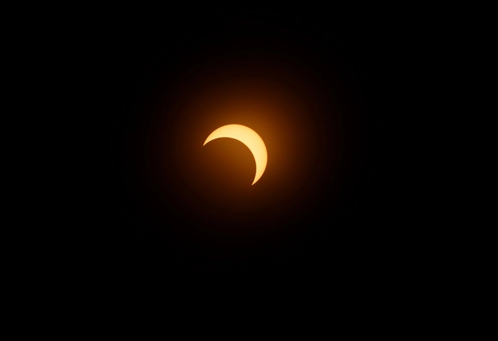 Eclipse anular del sol en la zona arqueológica de Kohunlich, Quintana Roo, el 14 de octubre del 2023. Foto Víctor Camacho