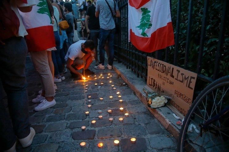 Homenaje en Beirut por los muertos que hubo debido a la explosión. Foto Ap