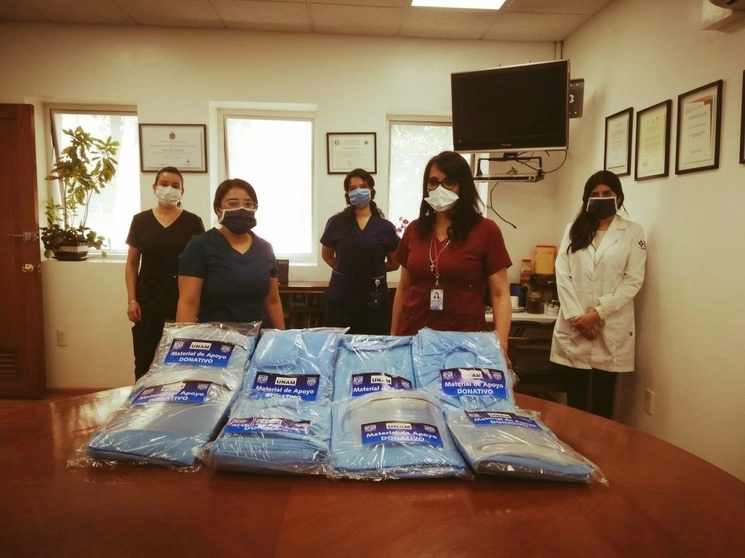 La UNAM entregó los primeros paquetes con material de protección en el Hospital General de México. Foto de Twitter @HGM_OD