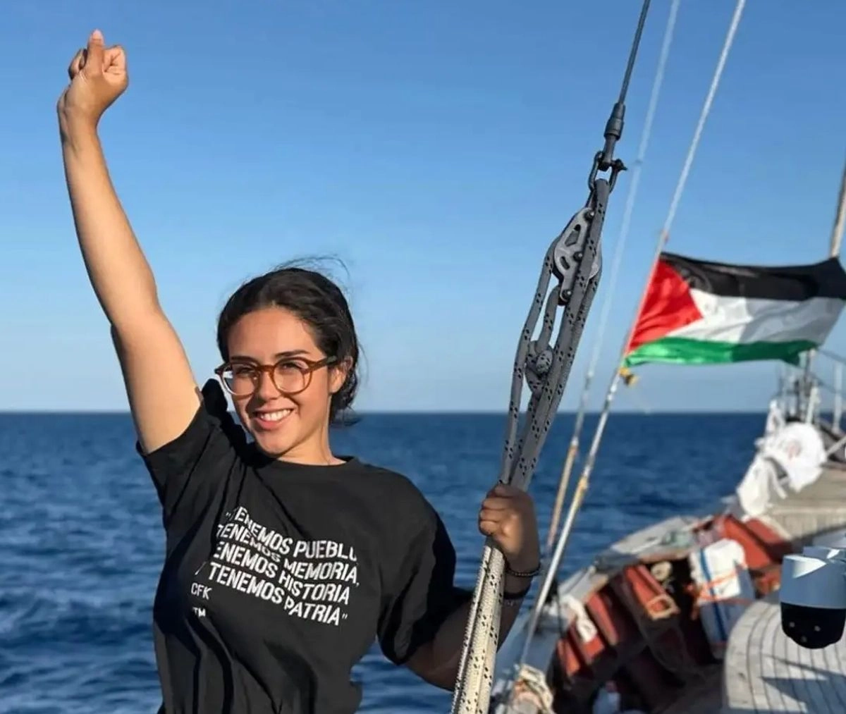 La estudiante de la UNAM, Arlin Medrano forma parte de la Flotilla Global Sumud rumbo a Gaza. Foto tomada de la cuenta de X 

