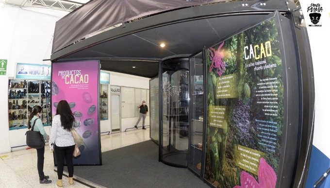 Con la instalación de la “Isla del Saber”, la UNAM tiene el primer módulo de divulgación del conocimiento en un supermercado. Foto UNAM