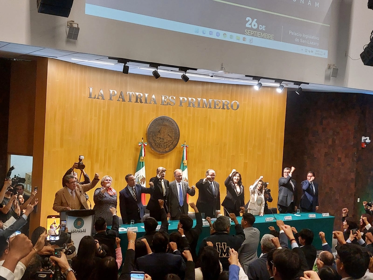 El rector de la UNAM, Leonardo Lomelí asistió a la Cámara de Diputados para la inagurción del foro “Primer Modelo Universitario de la UNAM”. 
