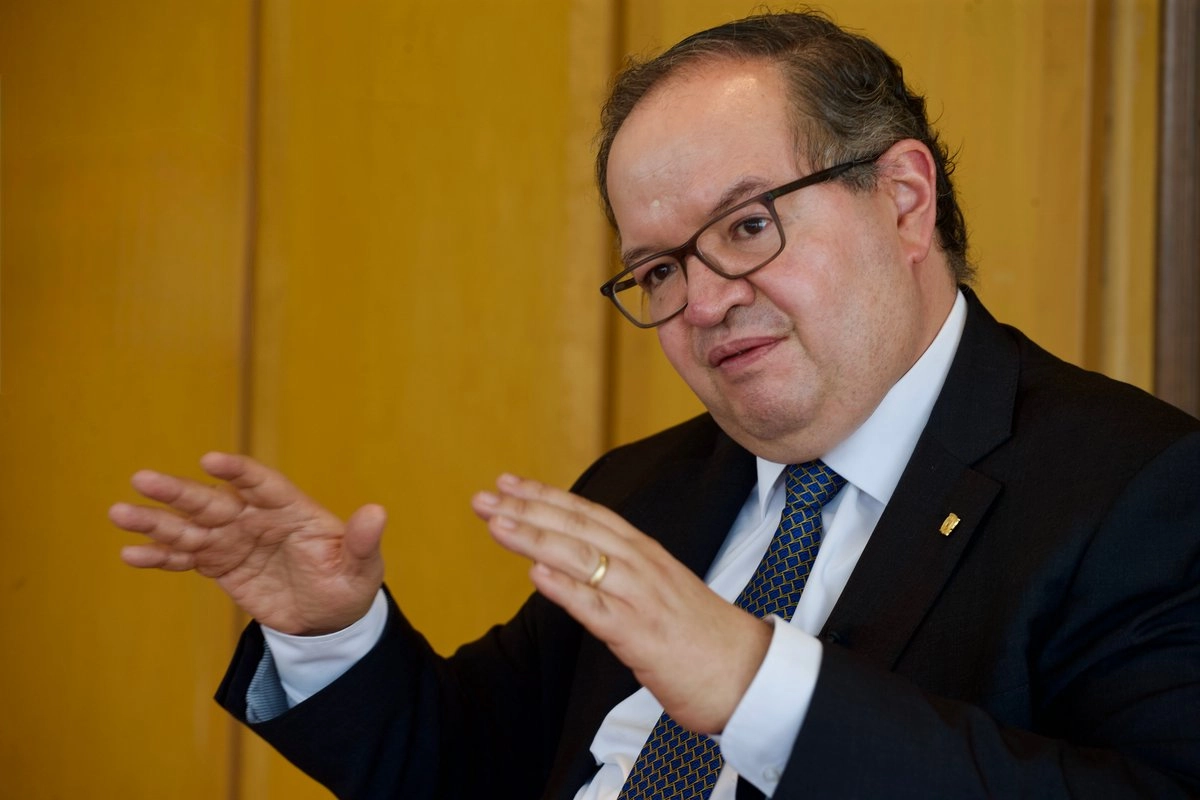 Leonardo Lomelí convocó a evitar que “amenazas virtuales siembren el temor en nuestras facultades y escuelas” y afirmó que la UNAM atenderá con responsabilidad los riesgos, revisará sus protocolos de actuación y sistemas de seguridad. Imagen del 22 de septiembre de 2025. Foto 