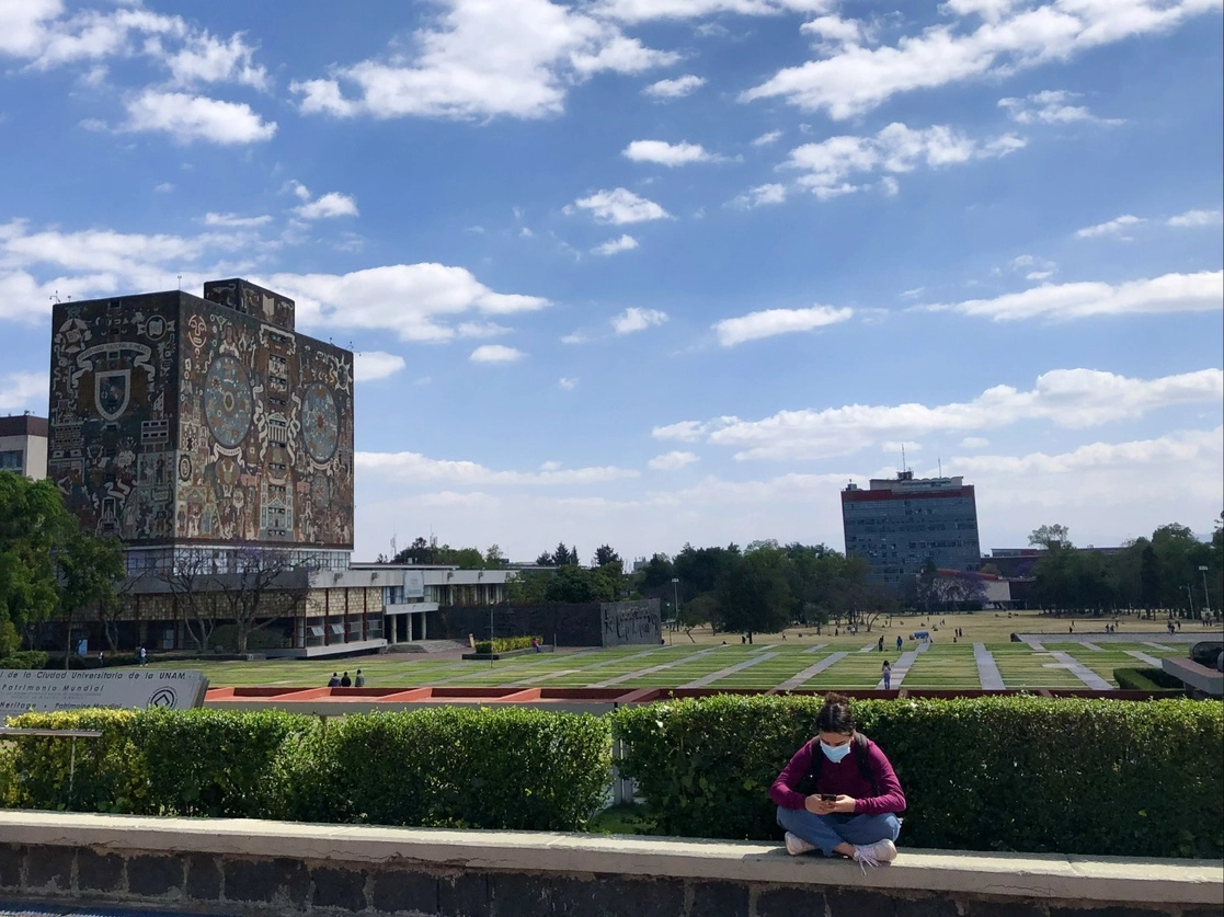 La UNAM aprovechará las redes sociales para prevenir el suicidio, cuya tasa en jóvenes de 18 a 29 años es de 10.7 por cada 100 mil habitantes. Foto Luis Castillo / Archivo 