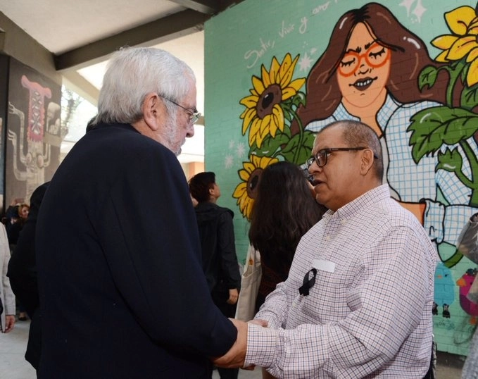 El rector de la UNAM, Enrique Graue (izq) junto con el padre de la estudiante, César Hernández (der). Foto UNAM