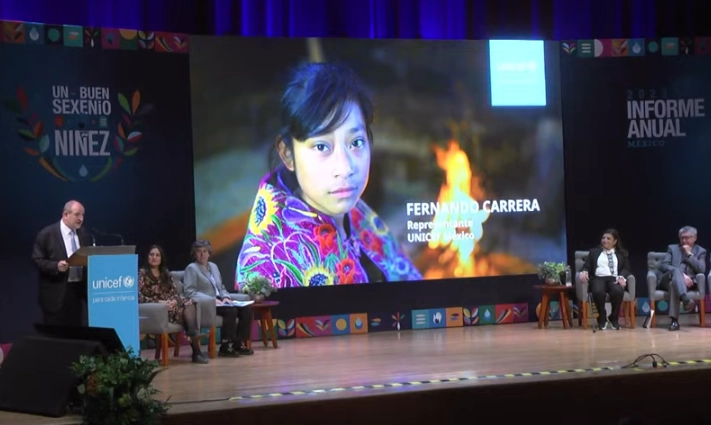 Luis Fernando Carrera, representante en México del Unicef rindió el informe 2023 sobre los avances y desafíos para atender las infancias de nuestro país. Imagen tomada de la transmisión en vivo 