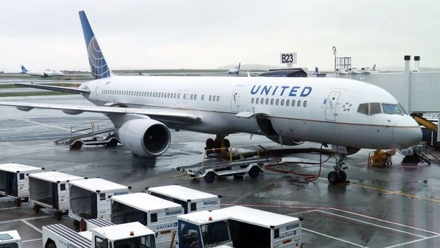 La aerolínea estadunidense United Airlines, afectada por "el impacto devastador" del Covid-19, prevé despedir a 16 mil trabajadores en octubre, a menos que un nuevo programa de ayudas sea adoptado en el Congreso. Foto Afp / Archivo