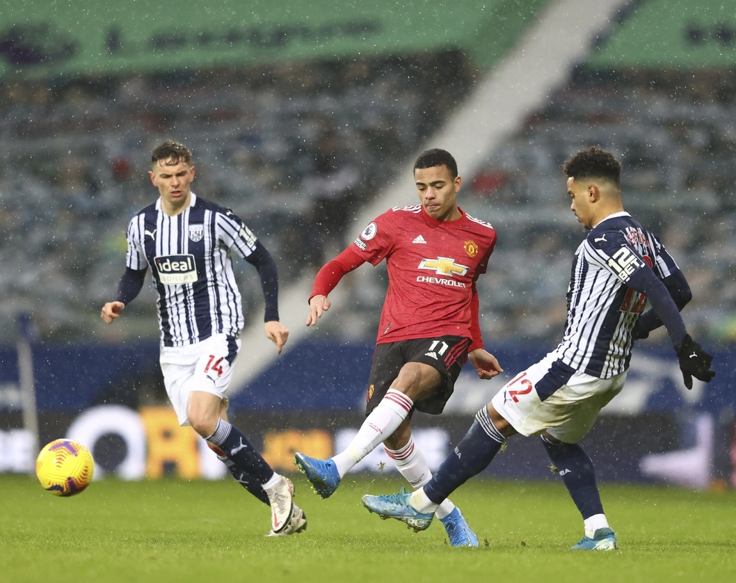 Manchester United ha empatado tres de sus últimos cinco partidos en la Liga Premier. Foto Ap