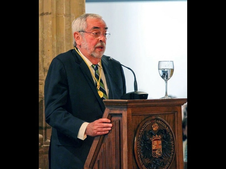 El rector de la UNAM, Enrique Graue, señaló que la medalla es una forma de premiar el esfuerzo de quienes todos los días fortalecen con su trabajo a la Universidad y al sector educativo, “como un motor para el bienestar y la superación de nuestras sociedades en beneficio de la humanidad”. Foto cortesía UNAM 