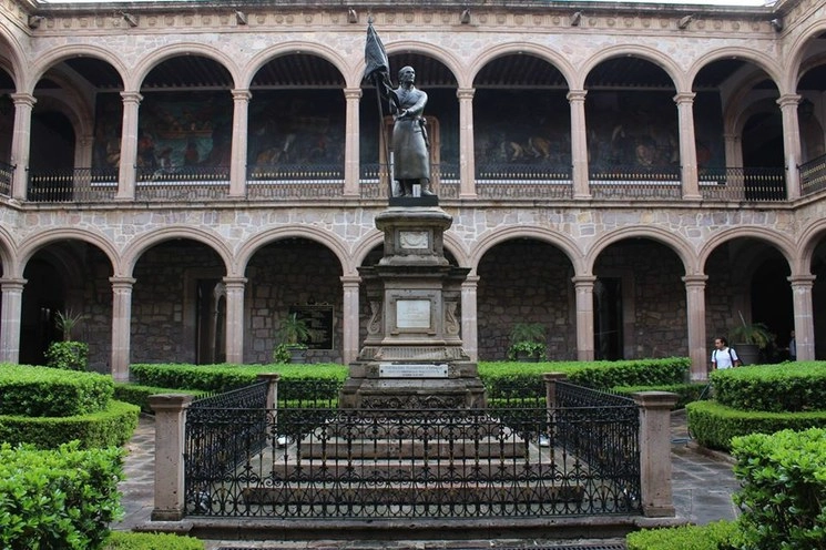 El rector de la UMSNH anunció un programa de prevención y capacitación para revisar que el protocolo de género para que sea más efectiva la sanción a quienes agredan y acosen a estudiantes. Foto Facebook @UniversidadMichoacanadeSanNicolasdeHidalgoOficial