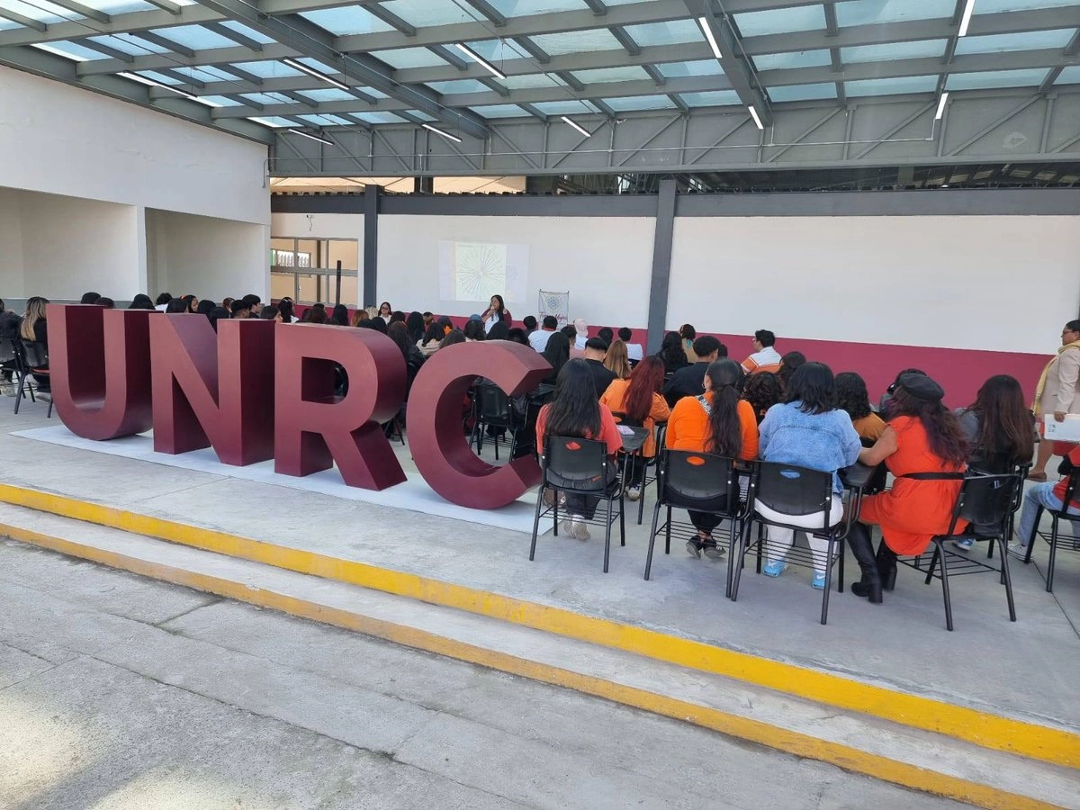 Las nueve unidades de la UNRC fortalecen la oferta educativa con 36 licenciaturas, cinco especialidades, tres doctorados, 15 posgrados y siete maestrías, diseñados para atender las necesidades de formación profesional y de investigación del país, así como para garantizar a las y los estudiantes oportunidades de desarrollo académico de alta calidad, se informó. 